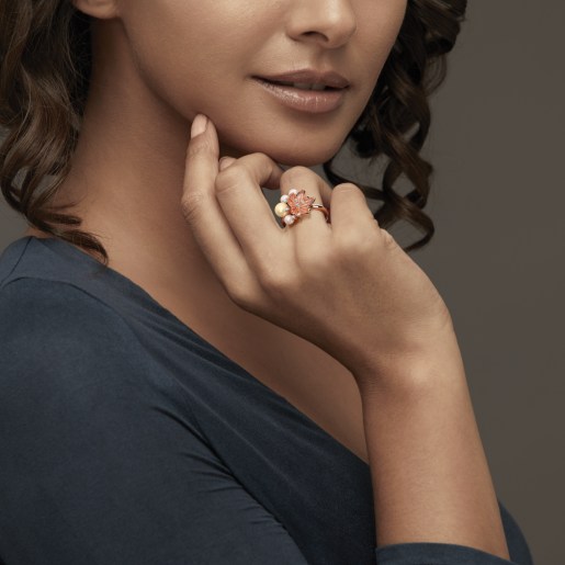 Diamond , White Pearl And Golden Pearl Ring In Rose Gold (3.94 Gram)